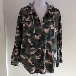 H&M Dividend camouflage jacket